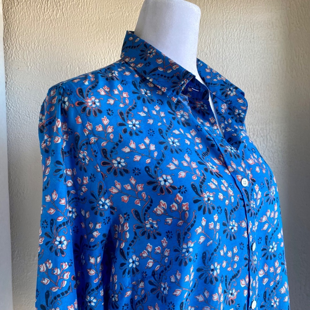 J. Crew button down Perfect shirt in blue with red & white floral pattern Sz 8 - Picture 3 of 12